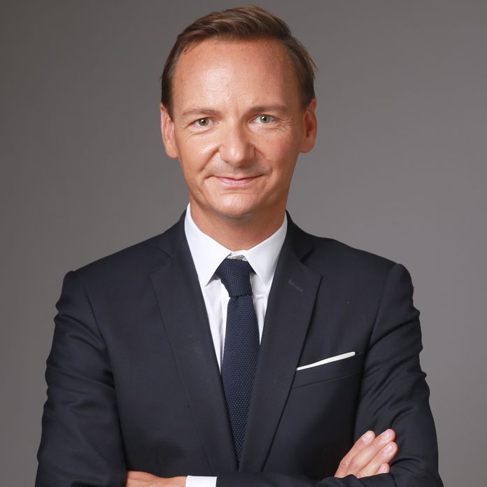 Photo Antoine Tesnie╠Çres