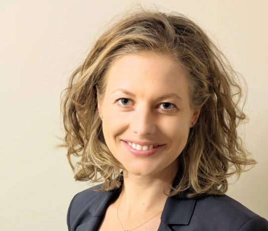 Dermatologie : soigner la peau, écouter les maux, Sanofi ouvre le dialogue Portrait claudia